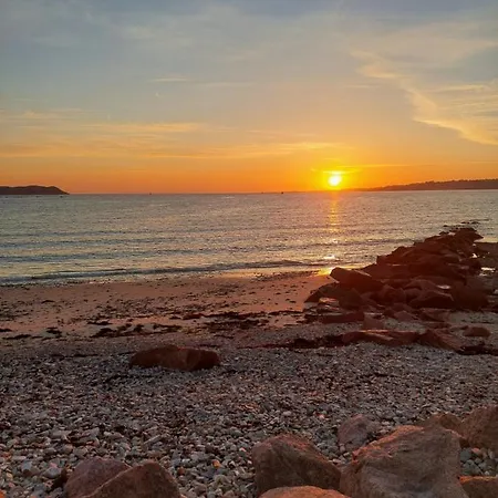Expose Plein Sud Vu Sur Le Port De Plaisance Perros-Guirec